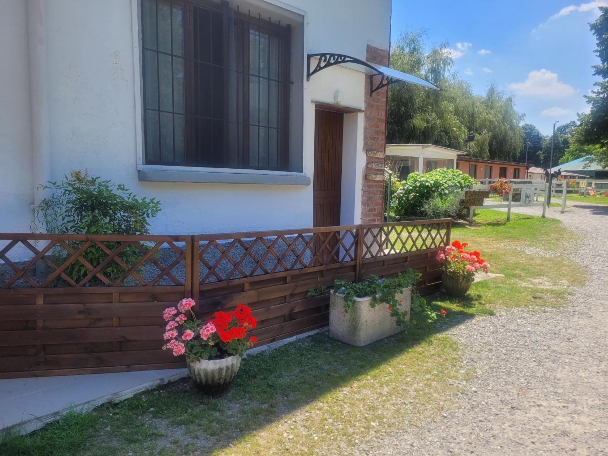 Agriturismo La Fornace Centro Ippico 科莫 外观 照片