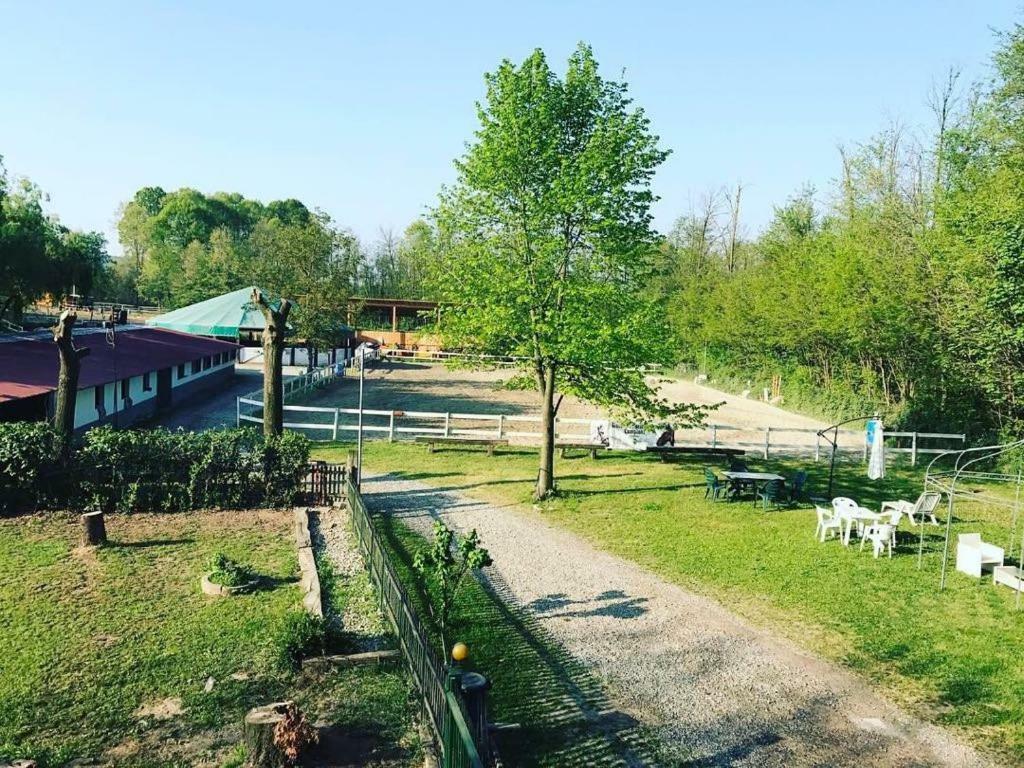 Agriturismo La Fornace Centro Ippico 科莫 外观 照片